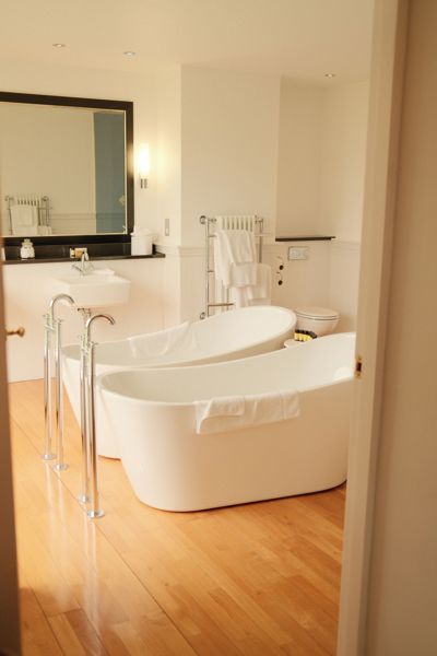 Dunraven Suite Baths